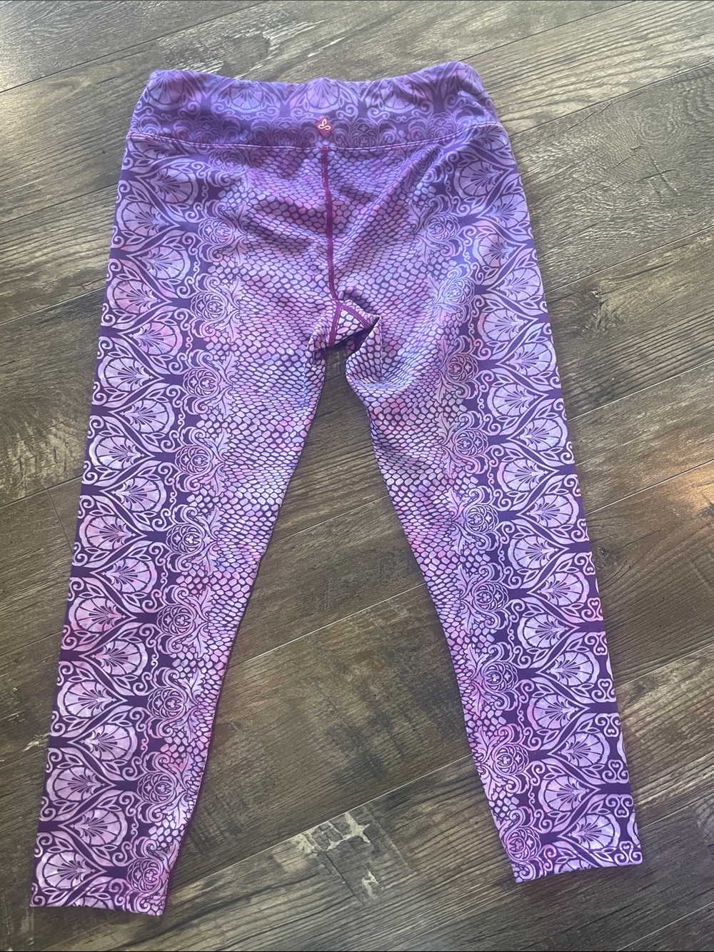 Prana Women’s Purple Capri Leggings with print Size Medium - Picture 5 of 7